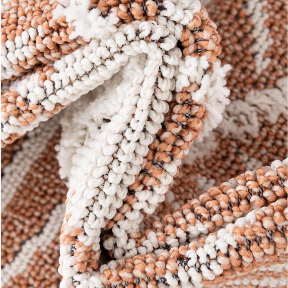 Geometric Pattern Area Rug - Picture 3 of 6